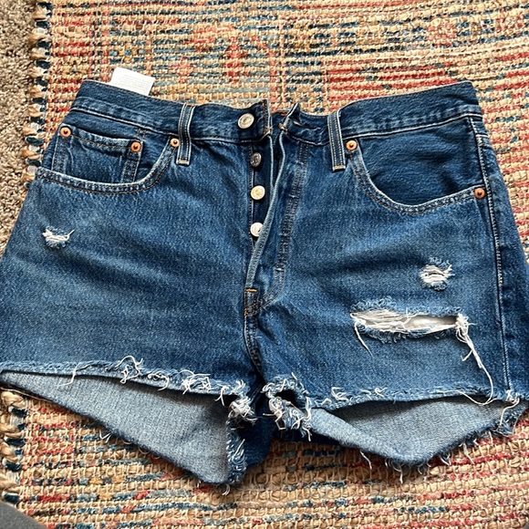Levi Distressed 501 - Dark Wash - Picture 2 of 3